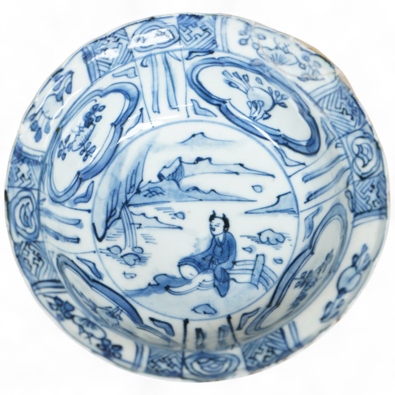 A Chinese blue and white Kraak bowl, c.1640, 14cm diameter